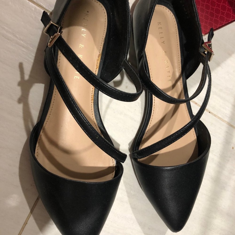 Black DSW KELLY & KATIE ELUNA FLAT Size 6